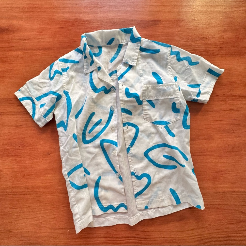 Vintage White and Blue Patterned Short Sleeve Shirt